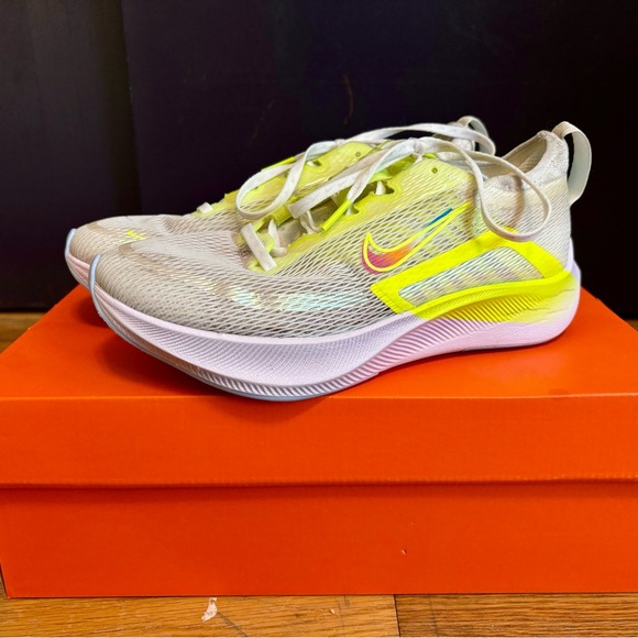 Nike Zoom Fly 3s - Picture 1 of 5